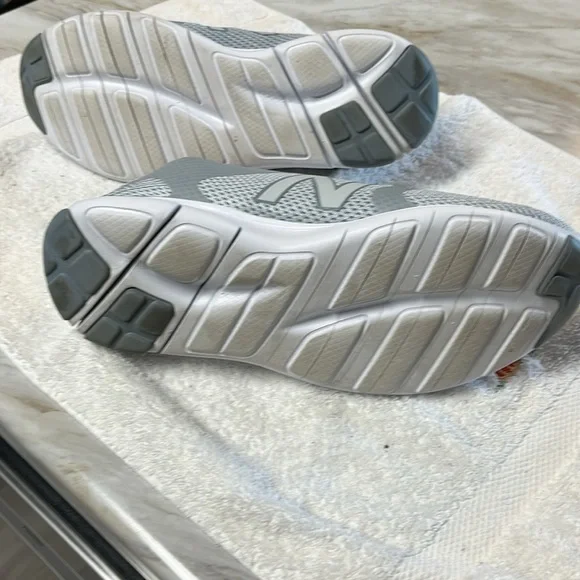 New balance slip on sneakers - Picture 9 of 12